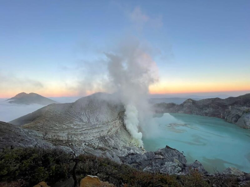 Bali: Ijen Crater Blue Fire Phenomenon 1-Day Tour - Itinerary and Experience