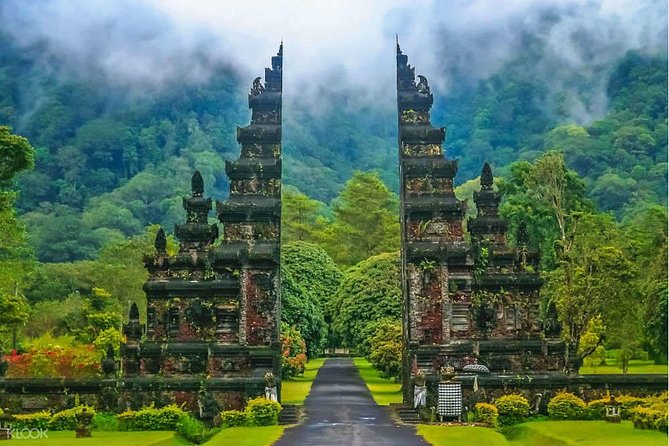 BALI INSTAGRAM TOURS; Handara Gate, Taman Ayun, & Ulundanu Temple - Handara Gate