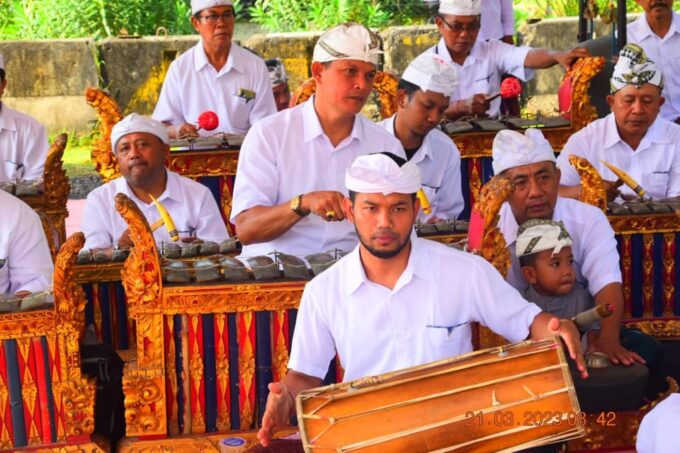 Bali: Making Canang Sari, Learning Balinese Musical & Dance - Making Canang Sari