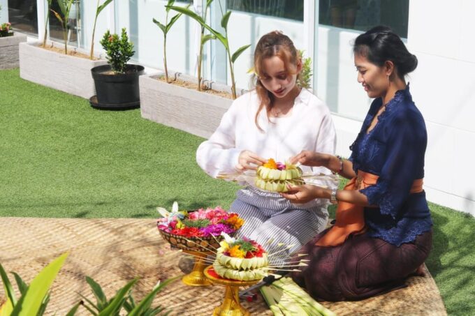 Bali: Making Canang Sari, Learning Balinese Musical & Dance - Balinese Dance Lesson