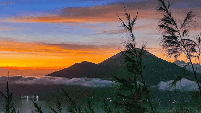 Bali: Mount Batur Sunrise Trekking Small Group Tours - What to Bring