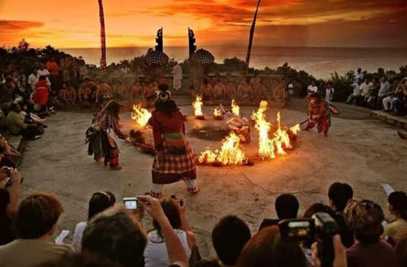 Bali : Padang Padang Beach , Kecak Dance & Jimbaran Dinner - Uluwatu Temple