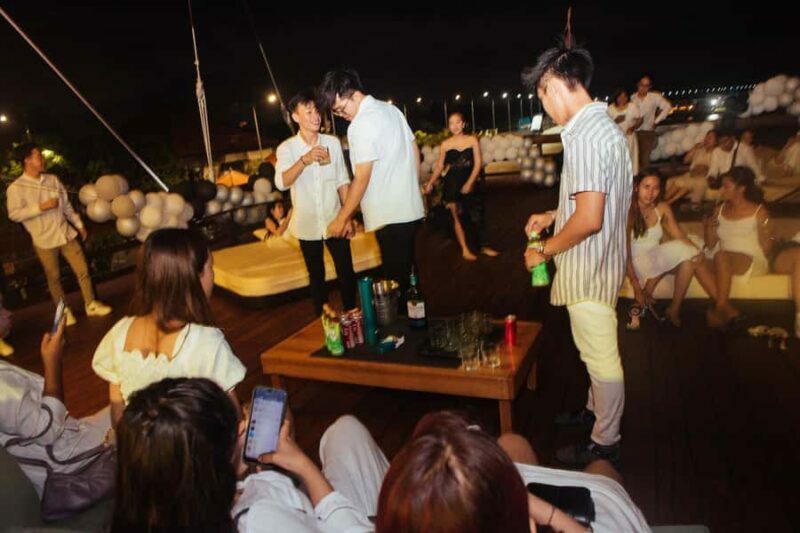 Bali: Phinisi Sunset Dinner Cruise with Entertainment - What Is the Bali Phinisi Sunset Dinner Cruise?