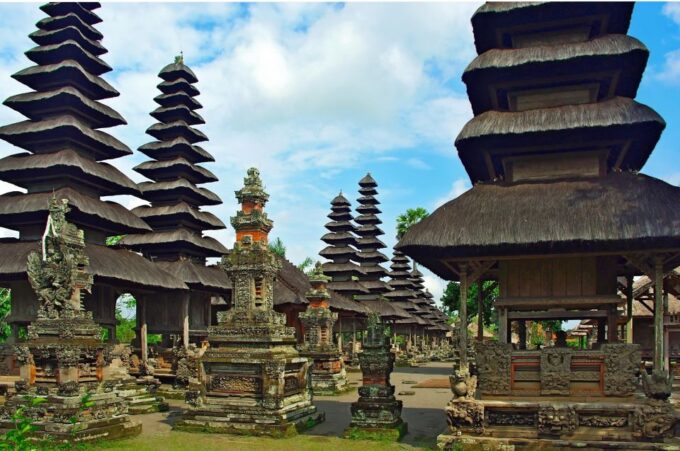 Bali Private Tour Best Waterfall With Tanah Lot Temple - Pura Taman Ayun and Tanah Lot Temple