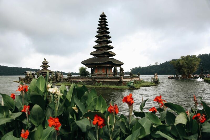 Bali Scenic Rice Terraces, Temple & Waterfall Tour - Ulun Danu Temple