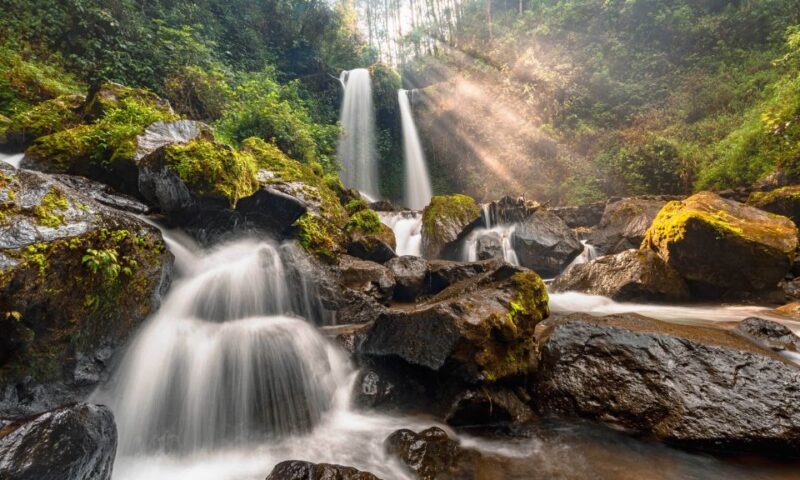 Bali: Secret Garden, Ulun Danu Temple and Waterfall Tour - Kembar Waterfall