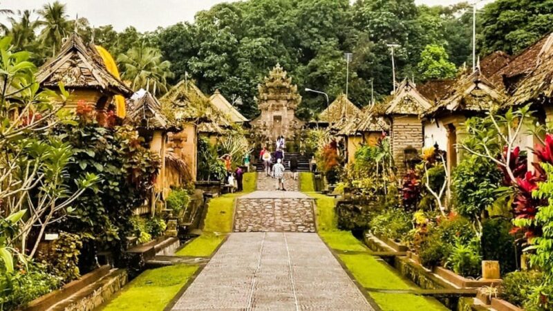Bali: Self Purification Include Mount Batur Lake View Lunch - Purification at Tirta Empul