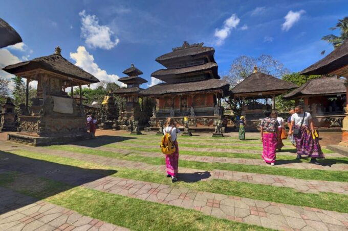 Bali: Silver Smith Workshop, Art Gallery, and Night Market - Traditional Balinese House