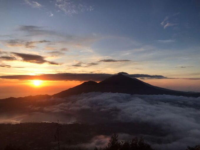 Bali : Sunrise Trekking With Private Guide at Mount Batur - Safety and Considerations