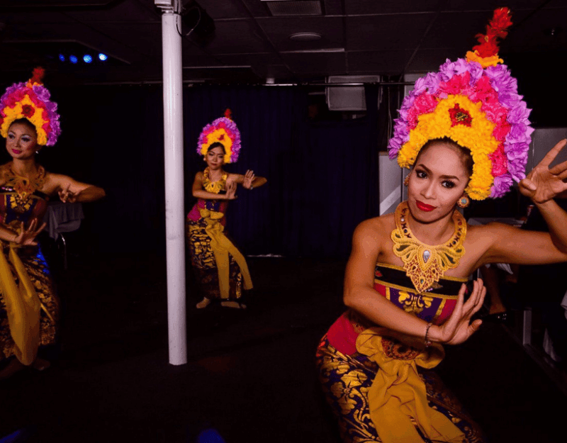 Bali: Sunset Dinner Cruise With Hotel Transfers - Onboard Experience