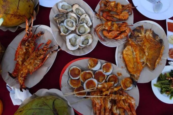 Bali Sunset: Kecak Dance, Uluwatu Temple & Seafood Dinner - Mesmerizing Kecak Dance Performance