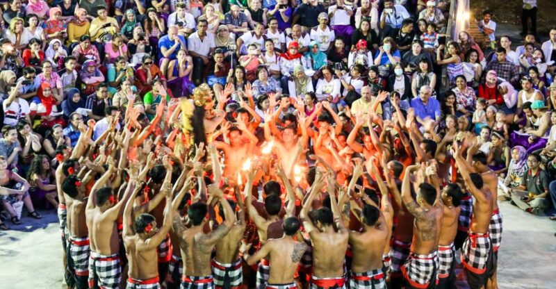Bali Sunset: Uluwatu Temple, Kecak Dance and Jimbaran Bay - Included Entrance Ticket and Dinner
