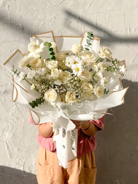 BALI: SURPRISE SIMPLE HAND BOUQUET OPTION FOR ROMANTIC GIFT - Delivery and Pickup