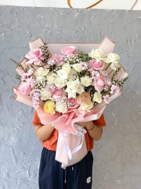 BALI: SURPRISE SIMPLE HAND BOUQUET OPTION FOR ROMANTIC GIFT - Availability and Scheduling