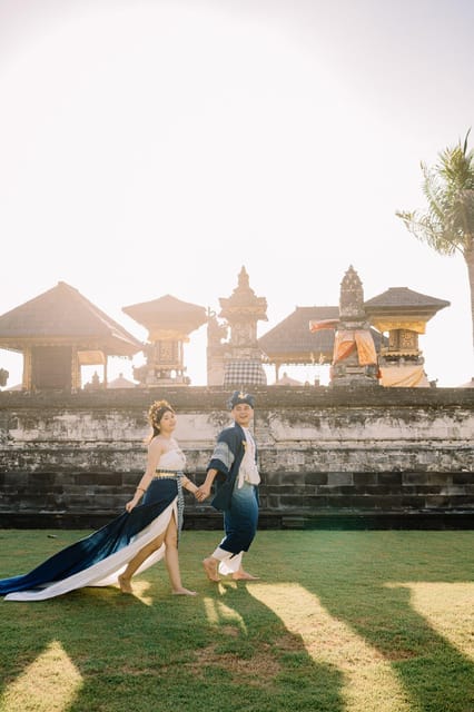 Bali : Traditional Outfit Family Photoshoot - Personalized Photography Session