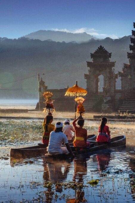 Bali: Twin Lakes, Handara Gates, and Forest Trekking Tour - Exploring Handara Gate and Temple