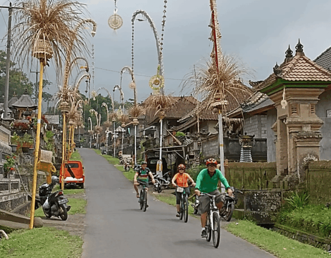 Bali: Ubud Downhill Cycling Tour With Transfer All-Inclusive - Safety Precautions and Policies