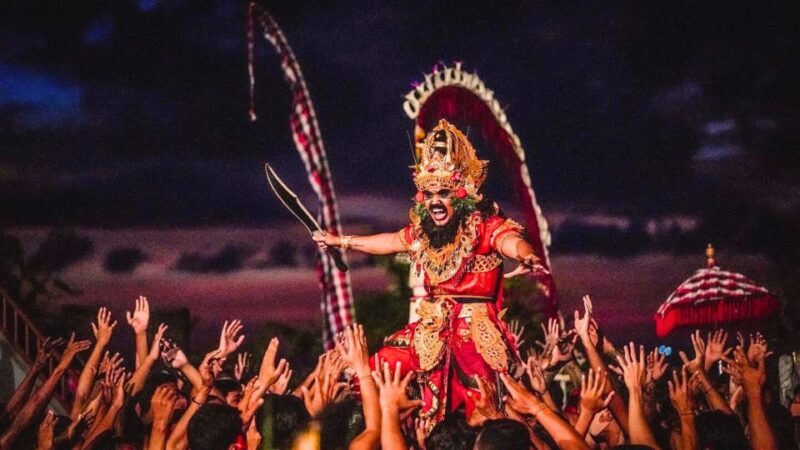 Bali: Uluwatu Temple, Kecak Fire Dance & Jimbaran Bay - Itinerary Details