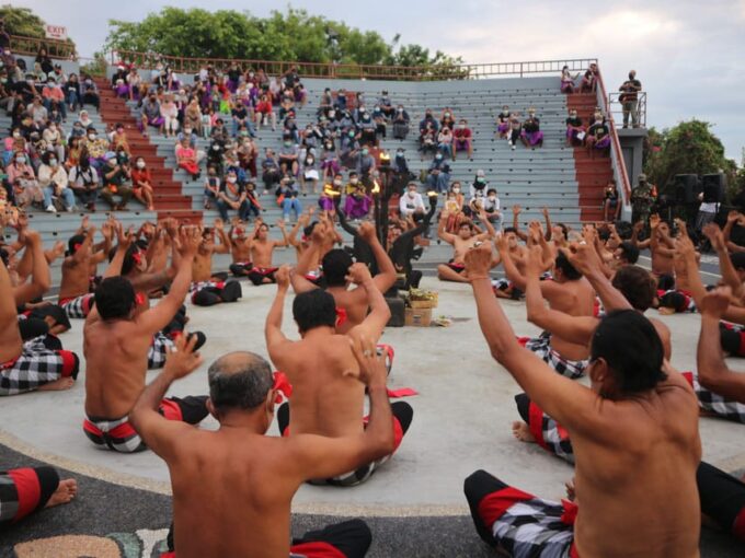 Bali: Uluwatu Temple, Melasti Kecak Dance and Jimbaran Beach - Customer Reviews