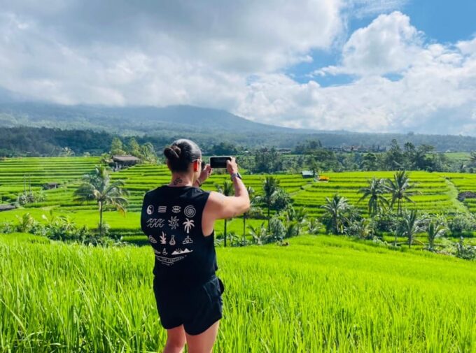 Bali: Waterfall, Jatiluwih Rice Field & Temples Private Tour - Leke-Leke Waterfall