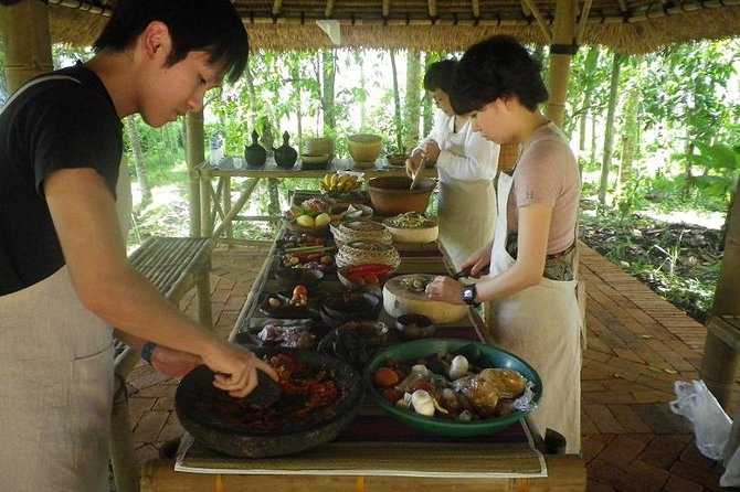 Balinese Cooking Class With Traditional Morning Market Visit - Discovering Flavors at Morning Market