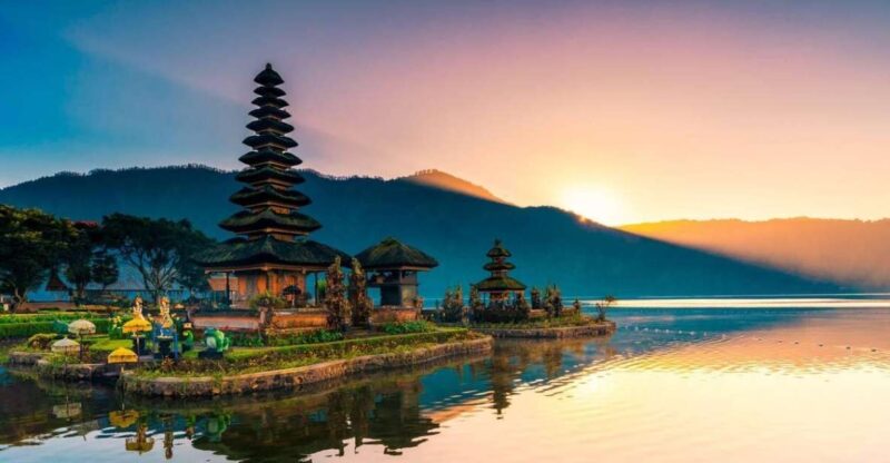 Balis Golden Embrace: Dazzling Tanah Lot Sunset Expedition - Key Points