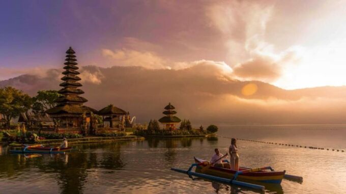 Balis Golden Embrace: Dazzling Tanah Lot Sunset Expedition - Customer Experiences and Reviews