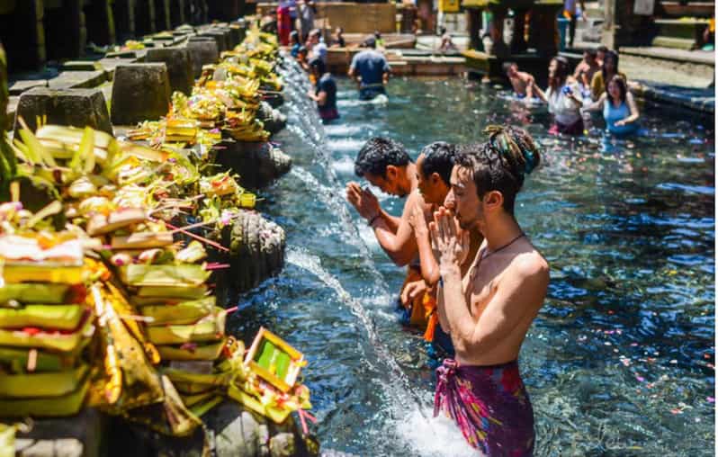 Bali:Tirta Empul, Kanto Waterfall & Rice Terrace Local Guide - Spiritual Cleansing at Tirta Empul