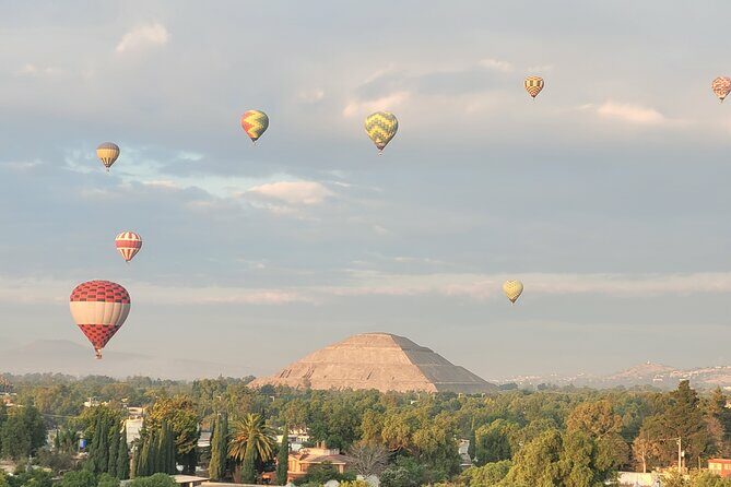 Balloon flight + Transportation + Breakfast in Cave or buffet + Pyramids - Who Will Love This Tour?