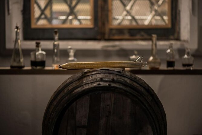 Balsamic Vinegar Cellar Guided Tour and Tasting in Modena - Tasting the Essence of Balsamic Vinegar
