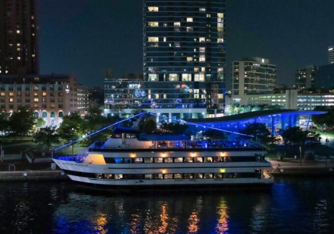 Baltimore: Christmas Eve Gourmet Brunch or Dinner Cruise - Breathtaking River Views