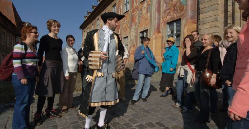 Bamberg: 1-Hour Theatrical Humor Tour With Costumed Guide - Tour Features