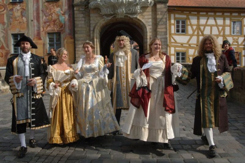 Bamberg: 1-Hour Theatrical Humor Tour With Costumed Guide - Important Information
