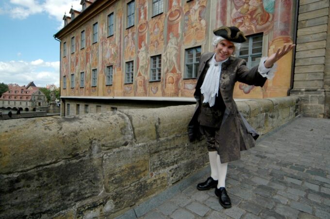 Bamberg: 1-Hour Theatrical Humor Tour With Costumed Guide - Pricing and Duration