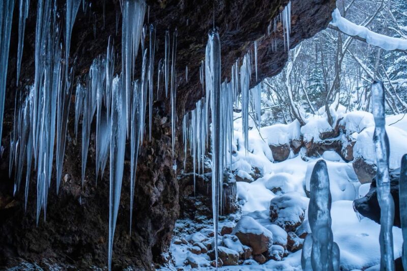 Bamboo Ice Cave: Snowshoe to See a Natural Phenomenon! - Clothing Recommendations