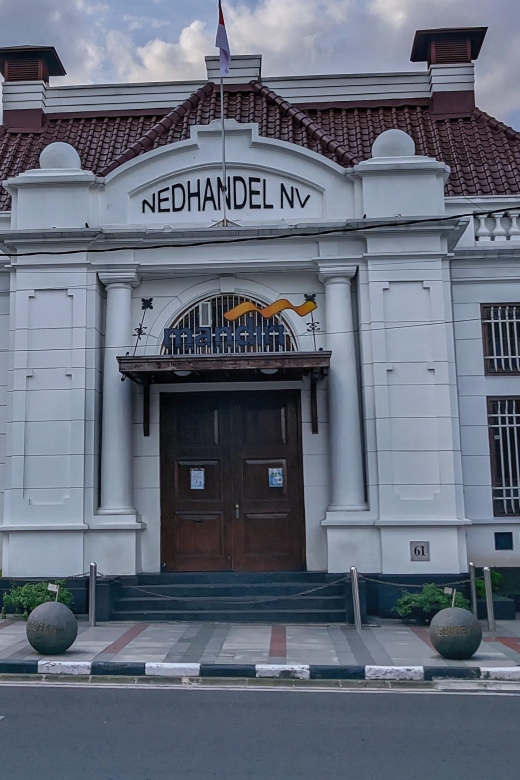 Bandung : Private Car Charter With Driver in Group by Van - Driver and Guide Services
