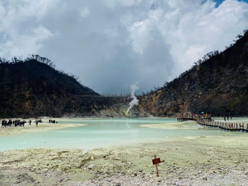 Bandung: Private Car Charter With Driver - Vehicle and Amenities