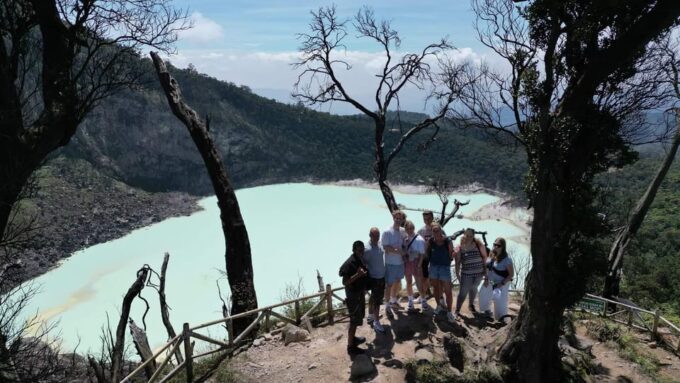 Bandung: Volcano, Hot Spring, Mud Bath & Tea Plantation - Lunch Options