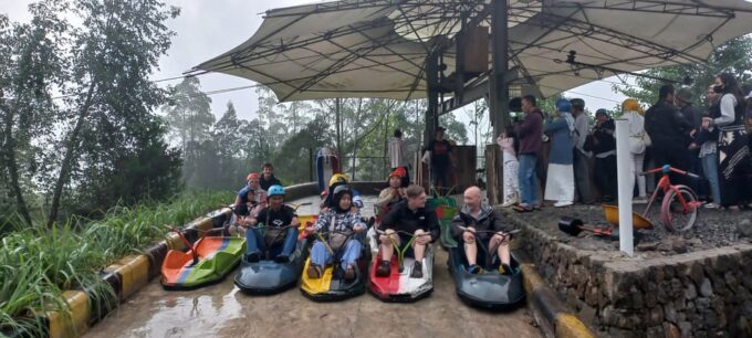 Bandung: Volcano, Hot Spring, Mud Bath & Tea Plantation - Kawah Rengganis Hot Springs