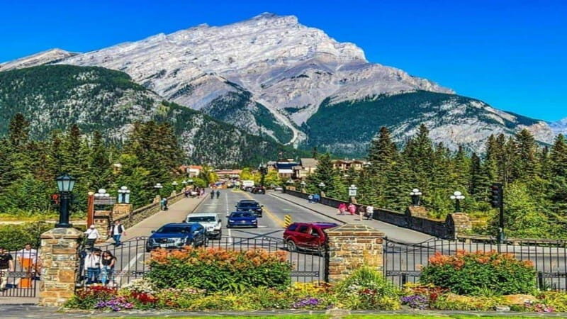 Banff: Gondola, Hot Spring and Three Lakes Tour - Who This Tour Is Best For
