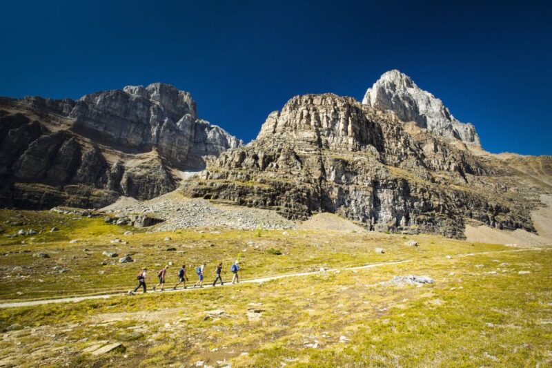 Banff National Park: Guided Signature Hikes With Lunch - Inclusions and What to Bring