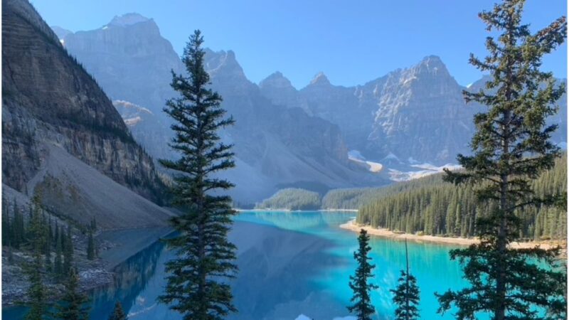 Banff or Canmore: Private Transfer to Calgary - Group Capacity