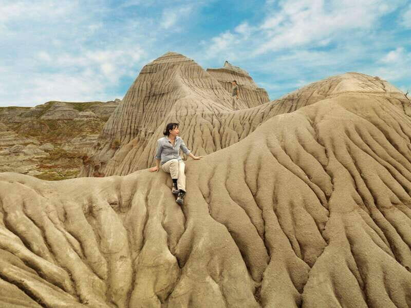 Banff: Private Badlands Tour with Royal Tyrrell Museum - FAQs