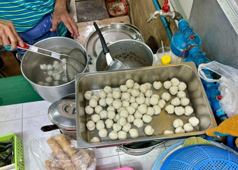 Bangkok: 2 Local Food Markets Brunch Walking Food Tour - Tasting Authentic Thai Flavors