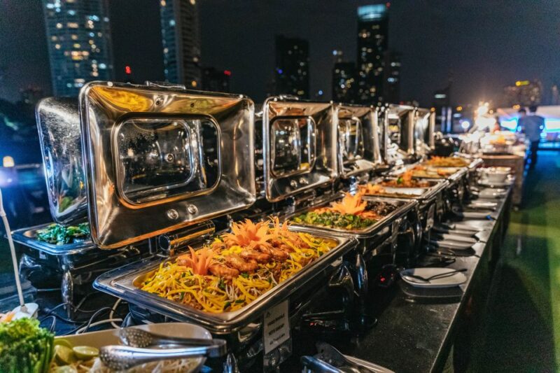 Bangkok: Alangka Luxury Buffet Dinner Cruise With Live Music - Meeting Point and Logistics