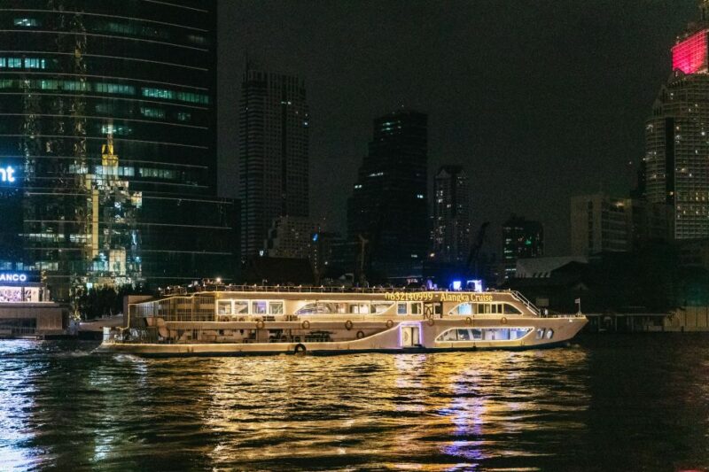 Bangkok: Alangka Luxury Buffet Dinner Cruise With Live Music - Weather and Accessibility Considerations