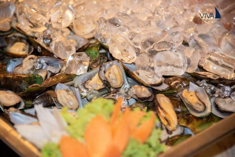 Bangkok: Alangka Luxury Chao Phraya Dinner Cruise - Itinerary and Locations
