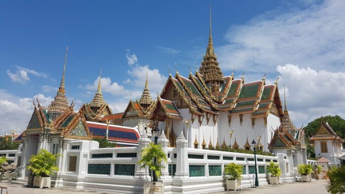 Bangkok: Amazing Bangkok City & Temple Tour With Local Guide - Frequently Asked Questions