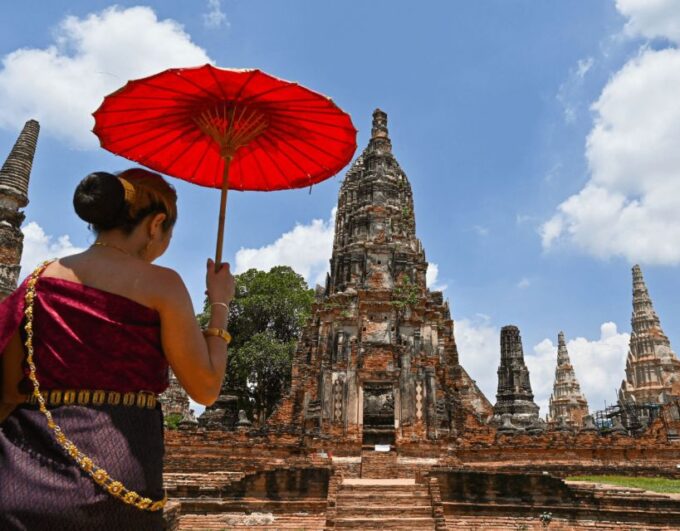 Bangkok Ayutthaya Ancient City Instagram Tour - Local Restaurant Lunch