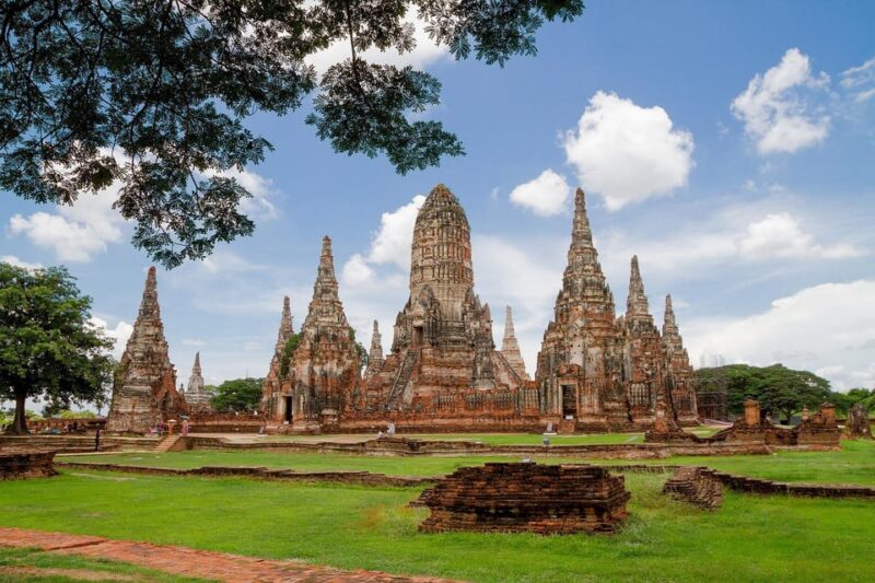Bangkok: Ayutthaya Private Guided Tour With Hotel Transfer - Wat Mahathat